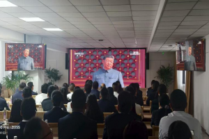 州产业投资（控股）集团有限公司组织观看抗战胜利80周年...